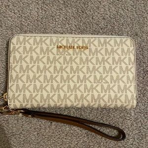 Brand new Michael Kors wristlet